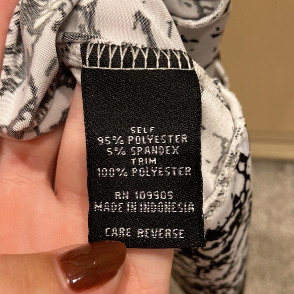 NEW Off the shoulder blouse - Picture 2 of 3